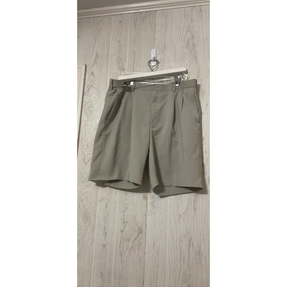 Louis Raphael Golf Khaki Pleated Mens Shorts Sz‎ 38